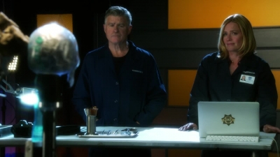 CSI_CRIME_SCENE_INVESTIGATION_-_E14X22_DEAD_IN_HIS_TRACKS_1044.jpg