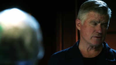 CSI_CRIME_SCENE_INVESTIGATION_-_E14X22_DEAD_IN_HIS_TRACKS_1058.jpg