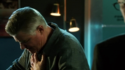 CSI_CRIME_SCENE_INVESTIGATION_-_E14X22_DEAD_IN_HIS_TRACKS_1088.jpg
