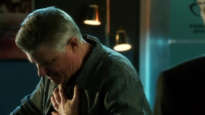CSI_CRIME_SCENE_INVESTIGATION_-_E14X22_DEAD_IN_HIS_TRACKS_1089.jpg
