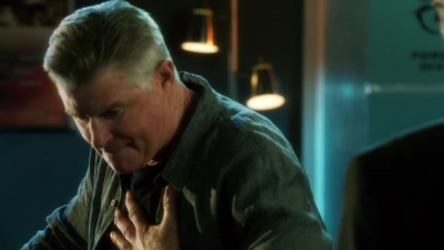 CSI_CRIME_SCENE_INVESTIGATION_-_E14X22_DEAD_IN_HIS_TRACKS_1090.jpg