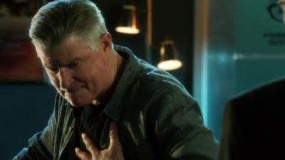 CSI_CRIME_SCENE_INVESTIGATION_-_E14X22_DEAD_IN_HIS_TRACKS_1091.jpg