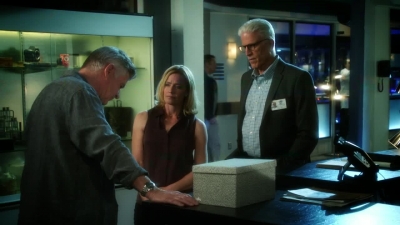 CSI_CRIME_SCENE_INVESTIGATION_-_E14X22_DEAD_IN_HIS_TRACKS_1102.jpg