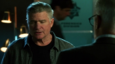 CSI_CRIME_SCENE_INVESTIGATION_-_E14X22_DEAD_IN_HIS_TRACKS_1128.jpg
