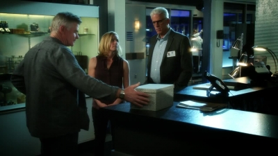 CSI_CRIME_SCENE_INVESTIGATION_-_E14X22_DEAD_IN_HIS_TRACKS_1139.jpg