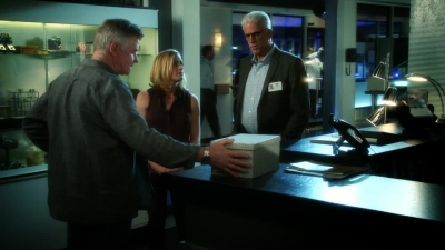 CSI_CRIME_SCENE_INVESTIGATION_-_E14X22_DEAD_IN_HIS_TRACKS_1141.jpg