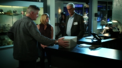 CSI_CRIME_SCENE_INVESTIGATION_-_E14X22_DEAD_IN_HIS_TRACKS_1142.jpg