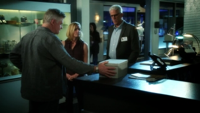 CSI_CRIME_SCENE_INVESTIGATION_-_E14X22_DEAD_IN_HIS_TRACKS_1144.jpg