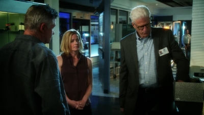 CSI_CRIME_SCENE_INVESTIGATION_-_E14X22_DEAD_IN_HIS_TRACKS_1166.jpg