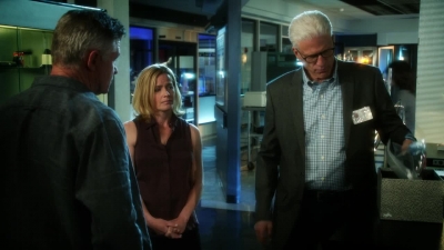 CSI_CRIME_SCENE_INVESTIGATION_-_E14X22_DEAD_IN_HIS_TRACKS_1169.jpg