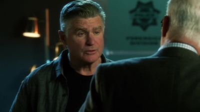 CSI_CRIME_SCENE_INVESTIGATION_-_E14X22_DEAD_IN_HIS_TRACKS_1206.jpg