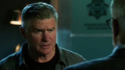 CSI_CRIME_SCENE_INVESTIGATION_-_E14X22_DEAD_IN_HIS_TRACKS_1251.jpg