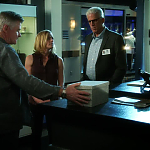 CSI_CRIME_SCENE_INVESTIGATION_-_E14X22_DEAD_IN_HIS_TRACKS_1140.jpg