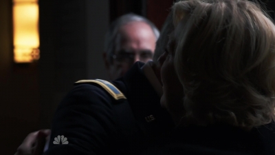 AMERICAN_ODYSSEY_-_E1X04_TANGO_UNIFORM_104.jpg