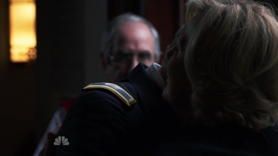 AMERICAN_ODYSSEY_-_E1X04_TANGO_UNIFORM_105.jpg