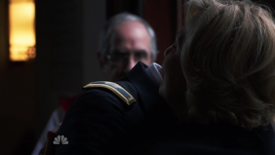 AMERICAN_ODYSSEY_-_E1X04_TANGO_UNIFORM_106.jpg