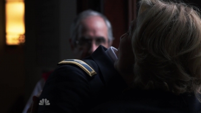 AMERICAN_ODYSSEY_-_E1X04_TANGO_UNIFORM_107.jpg