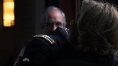 AMERICAN_ODYSSEY_-_E1X04_TANGO_UNIFORM_108.jpg