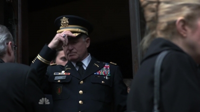 AMERICAN_ODYSSEY_-_E1X04_TANGO_UNIFORM_195.jpg