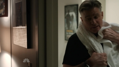 AMERICAN_ODYSSEY_-_E1X04_TANGO_UNIFORM_224.jpg