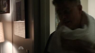 AMERICAN_ODYSSEY_-_E1X04_TANGO_UNIFORM_230.jpg