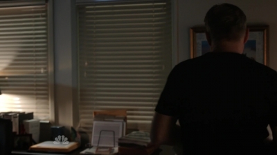 AMERICAN_ODYSSEY_-_E1X04_TANGO_UNIFORM_255.jpg