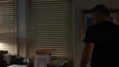 AMERICAN_ODYSSEY_-_E1X04_TANGO_UNIFORM_263.jpg