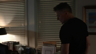 AMERICAN_ODYSSEY_-_E1X04_TANGO_UNIFORM_271.jpg