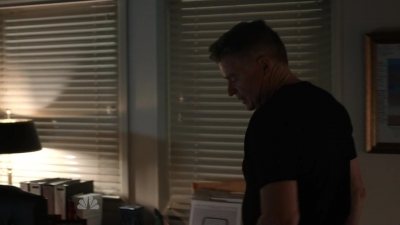AMERICAN_ODYSSEY_-_E1X04_TANGO_UNIFORM_272.jpg