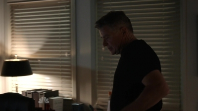 AMERICAN_ODYSSEY_-_E1X04_TANGO_UNIFORM_274.jpg