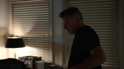 AMERICAN_ODYSSEY_-_E1X04_TANGO_UNIFORM_275.jpg