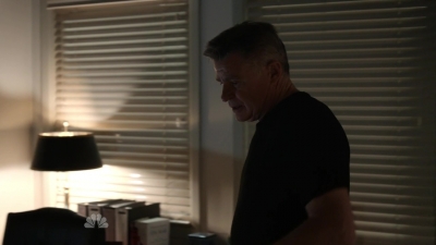 AMERICAN_ODYSSEY_-_E1X04_TANGO_UNIFORM_276.jpg