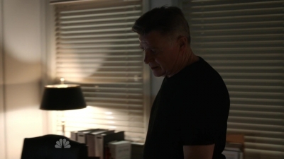 AMERICAN_ODYSSEY_-_E1X04_TANGO_UNIFORM_278.jpg