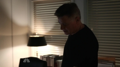 AMERICAN_ODYSSEY_-_E1X04_TANGO_UNIFORM_280.jpg