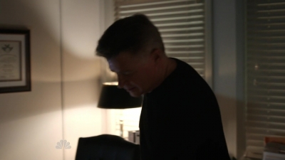 AMERICAN_ODYSSEY_-_E1X04_TANGO_UNIFORM_283.jpg