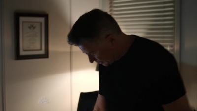 AMERICAN_ODYSSEY_-_E1X04_TANGO_UNIFORM_287.jpg