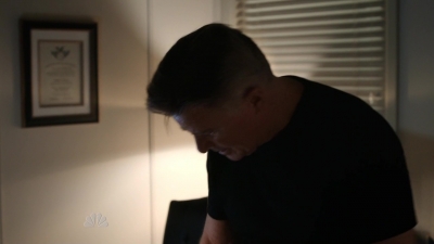 AMERICAN_ODYSSEY_-_E1X04_TANGO_UNIFORM_290.jpg