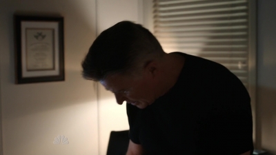AMERICAN_ODYSSEY_-_E1X04_TANGO_UNIFORM_291.jpg