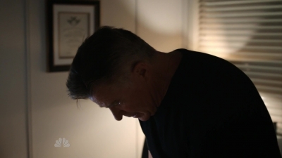 AMERICAN_ODYSSEY_-_E1X04_TANGO_UNIFORM_298.jpg