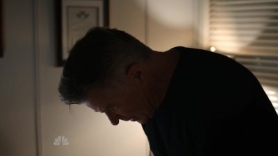 AMERICAN_ODYSSEY_-_E1X04_TANGO_UNIFORM_300.jpg