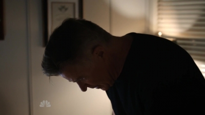 AMERICAN_ODYSSEY_-_E1X04_TANGO_UNIFORM_301.jpg