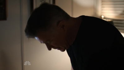 AMERICAN_ODYSSEY_-_E1X04_TANGO_UNIFORM_303.jpg