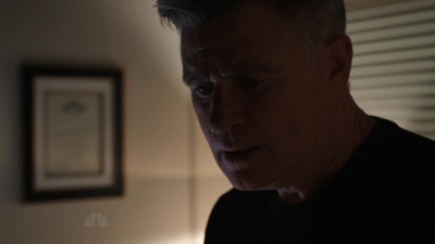 AMERICAN_ODYSSEY_-_E1X04_TANGO_UNIFORM_320.jpg