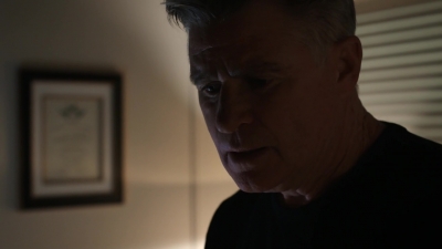AMERICAN_ODYSSEY_-_E1X04_TANGO_UNIFORM_324.jpg