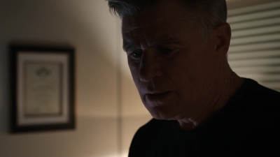 AMERICAN_ODYSSEY_-_E1X04_TANGO_UNIFORM_327.jpg