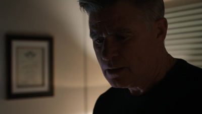 AMERICAN_ODYSSEY_-_E1X04_TANGO_UNIFORM_330.jpg