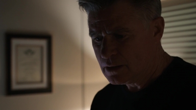 AMERICAN_ODYSSEY_-_E1X04_TANGO_UNIFORM_333.jpg