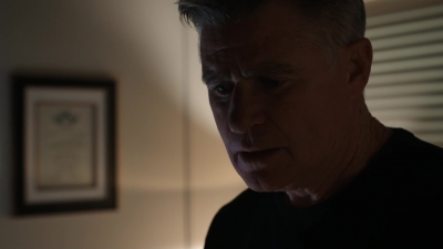 AMERICAN_ODYSSEY_-_E1X04_TANGO_UNIFORM_334.jpg