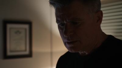 AMERICAN_ODYSSEY_-_E1X04_TANGO_UNIFORM_336.jpg