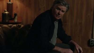 BLUE_BLOODS_-_E8X17_CLOSE_CALLS_006.jpg
